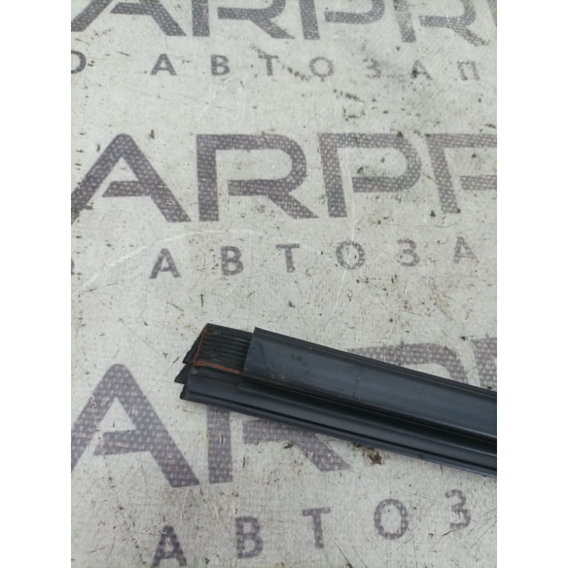 Молдинг стекла внутренний (наружные элементы кузова) Mercedes-Benz E-class W211 2008 3.5 a2117350165