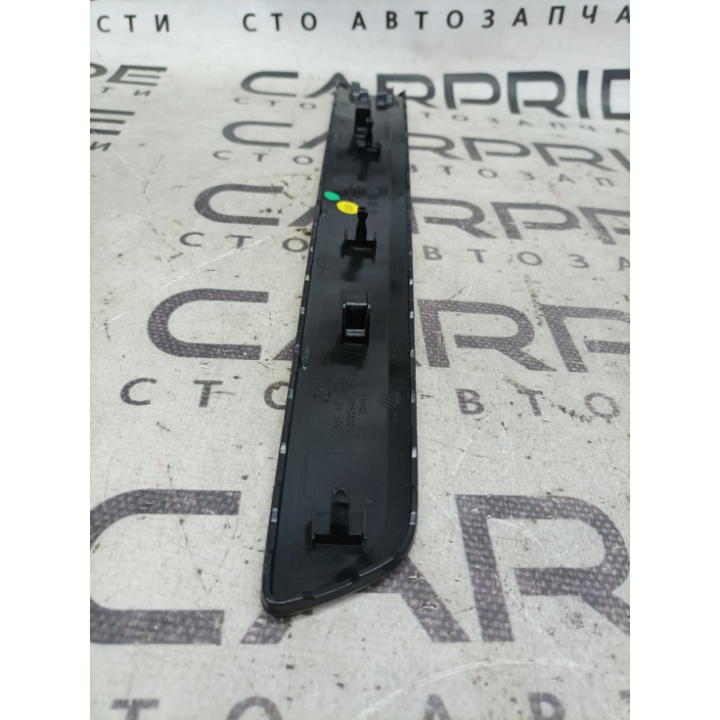 Декоративна накладка карти дверей (салон) Volkswagen Passat B7 2014 1.8 561867410b