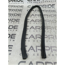 Уплотнитель капота