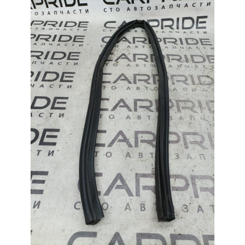 Уплотнитель капота (кузов и элементы) Volkswagen Passat B7 2014 1.8 561823723