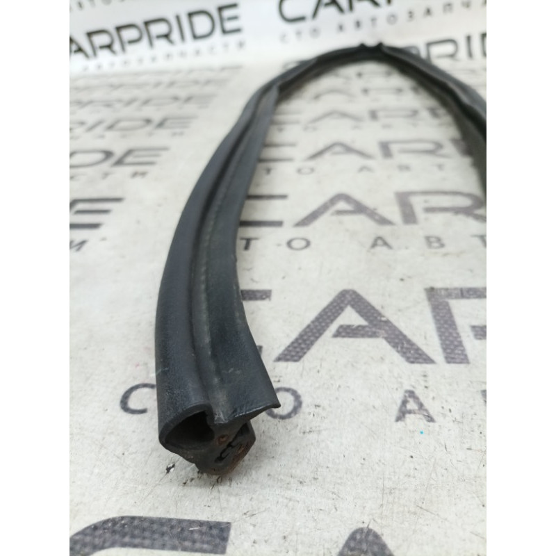 Уплотнитель капота (кузов и элементы) Volkswagen Passat B7 2014 1.8 561823723