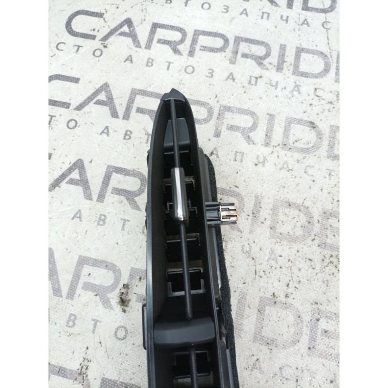 Дефлектор повітроводу (салон) Cadillac Xt5 1 2016 3.6 84095203