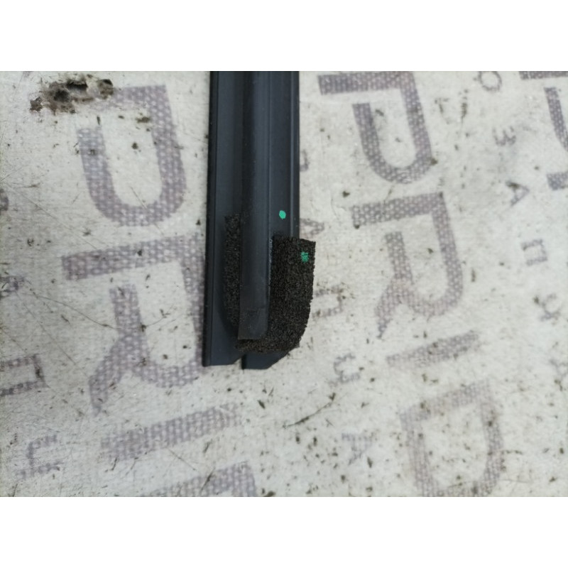 Молдинг стекла внутренний (наружные элементы кузова) FORD Focus MK3 2012 2.0 CV6Z-5825860-A