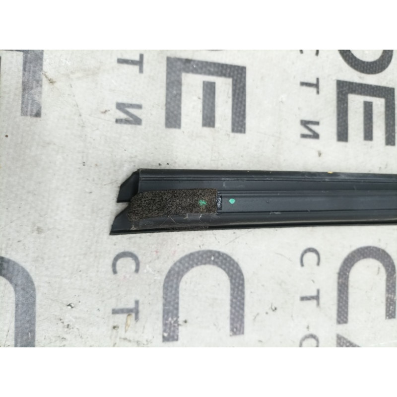 Молдинг стекла внутренний (наружные элементы кузова) FORD Focus MK3 2012 2.0 CV6Z-5825860-A