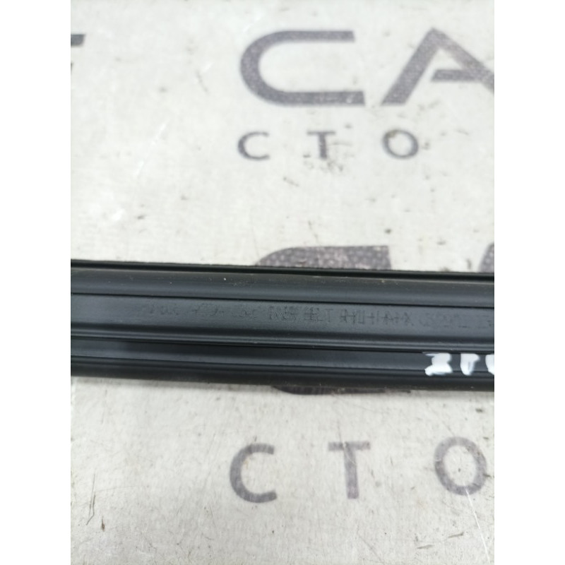 Молдинг стекла внутренний (наружные элементы кузова) FORD Focus MK3 2012 2.0 CV6Z-5825860-A