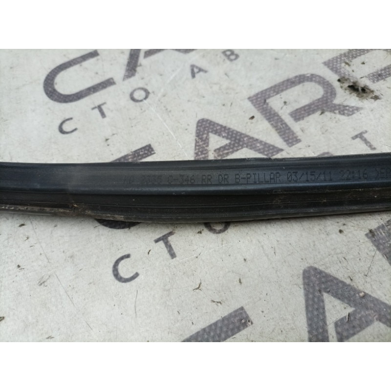 Уплотнитель стекла двери (кузов и элементы) FORD Focus MK3 2012 2.0 CV6Z-5825766-A
