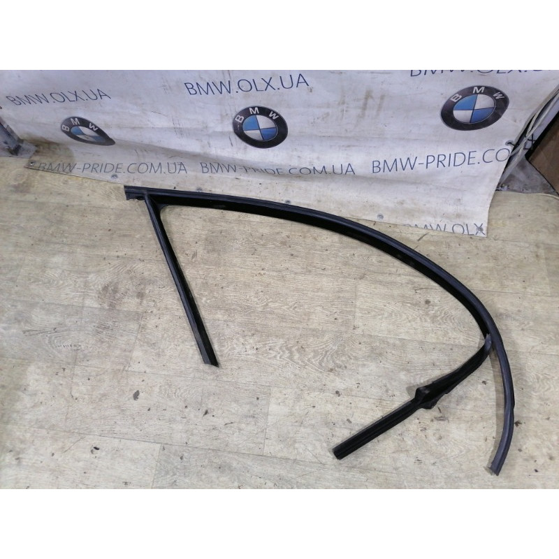 Уплотнитель стекла двери (кузов и элементы) Volkswagen Golf 1K 2.5 1k3837432e