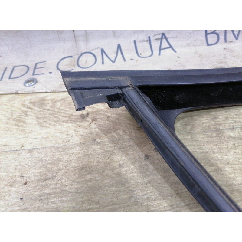 Уплотнитель стекла двери (кузов и элементы) Volkswagen Golf 1K 2.5 1k3837432e