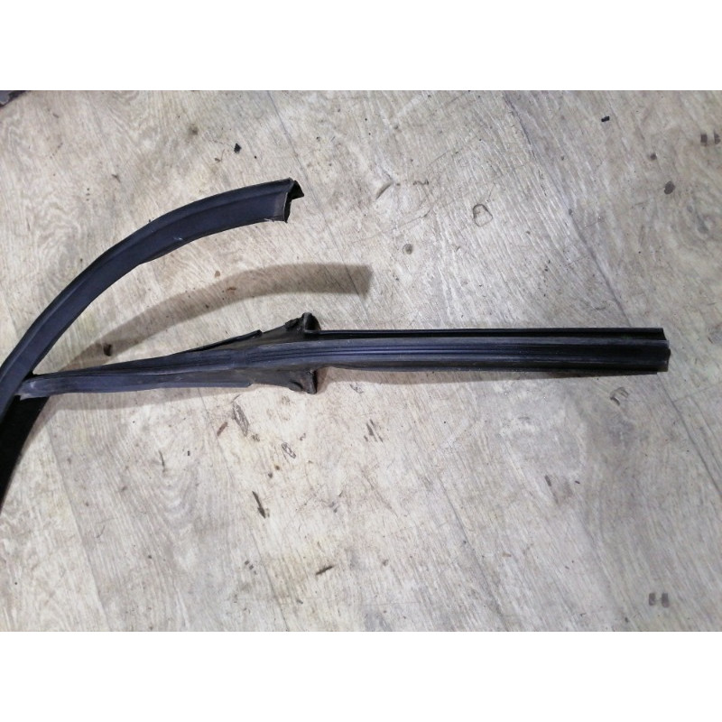 Уплотнитель стекла двери (кузов и элементы) Volkswagen Golf 1K 2.5 1k3837432e