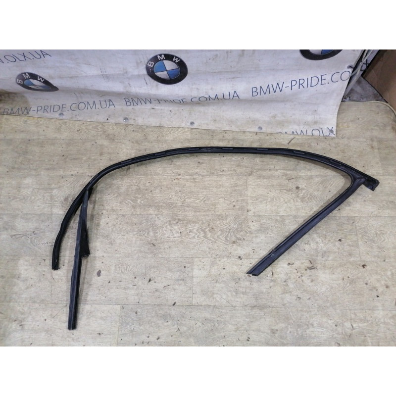 Уплотнитель стекла двери (кузов и элементы) Volkswagen Golf 1K 2.5 1k3837432e