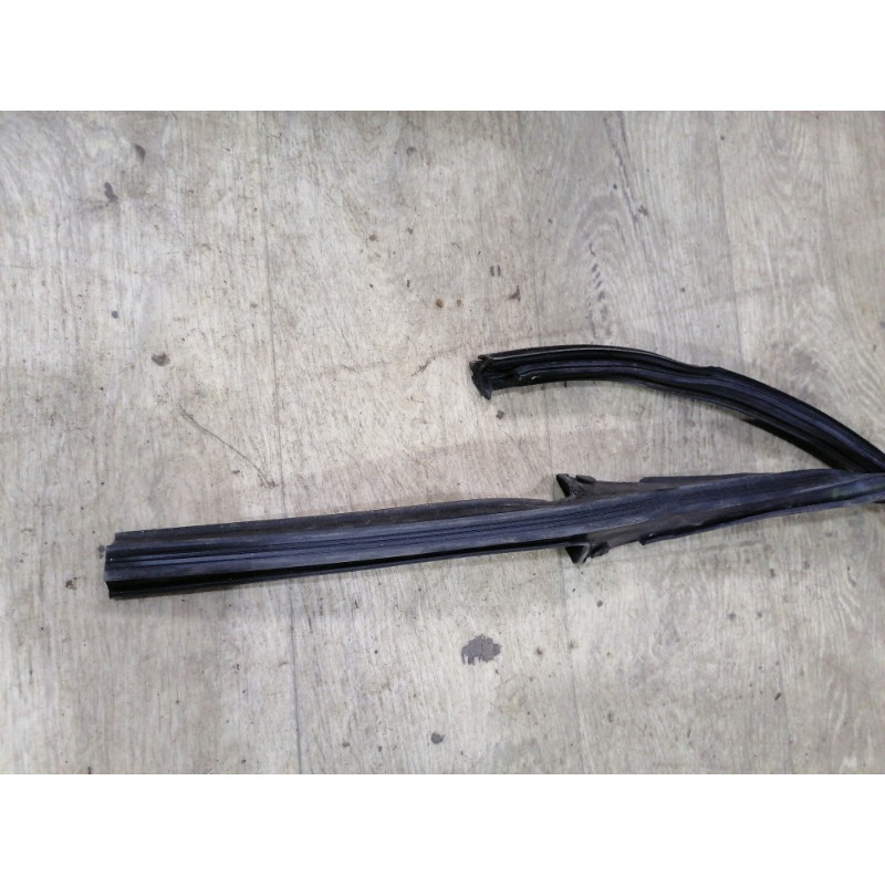 Уплотнитель стекла двери (кузов и элементы) Volkswagen Golf 1K 2.5 1k3837432e