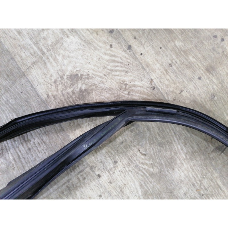 Уплотнитель стекла двери (кузов и элементы) Volkswagen Golf 1K 2.5 1k3837432e