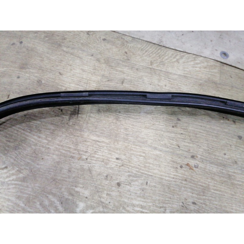 Уплотнитель стекла двери (кузов и элементы) Volkswagen Golf 1K 2.5 1k3837432e