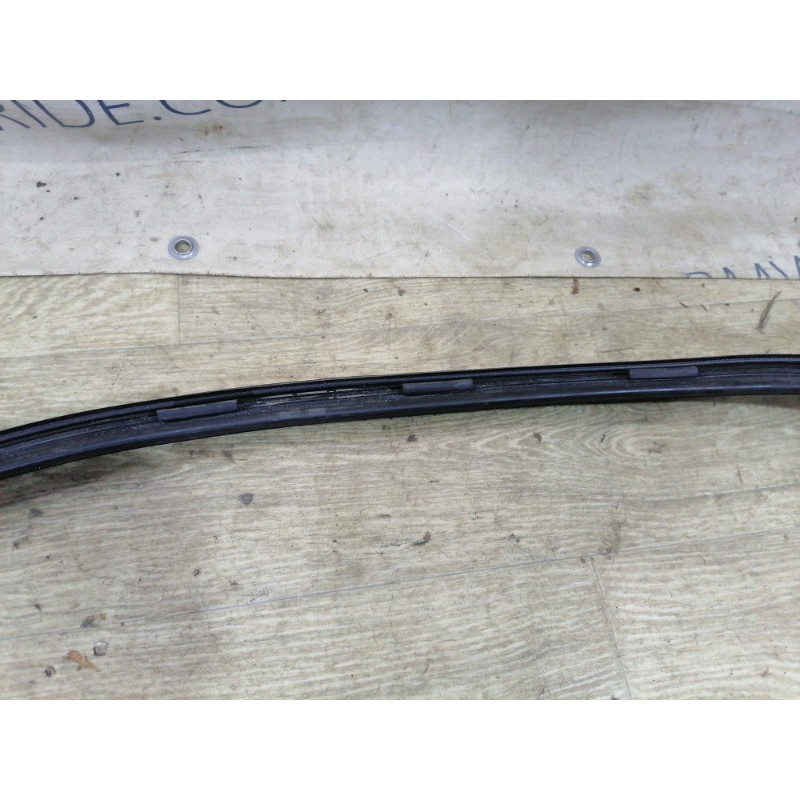 Уплотнитель стекла двери (кузов и элементы) Volkswagen Golf 1K 2.5 1k3837432e