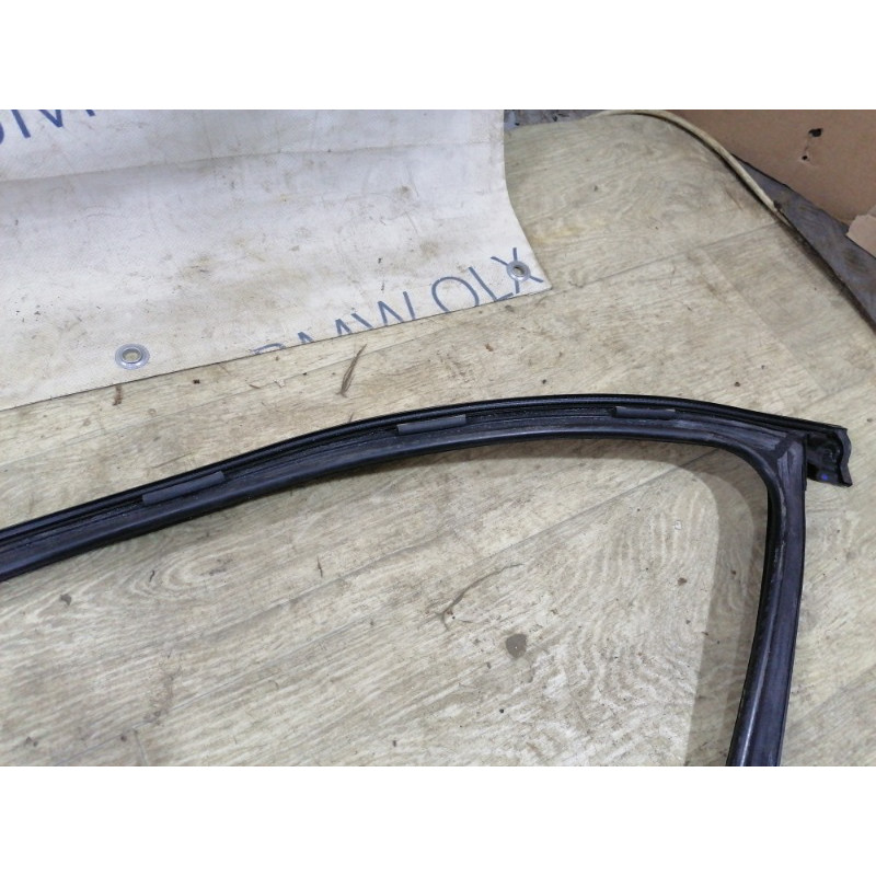 Уплотнитель стекла двери (кузов и элементы) Volkswagen Golf 1K 2.5 1k3837432e
