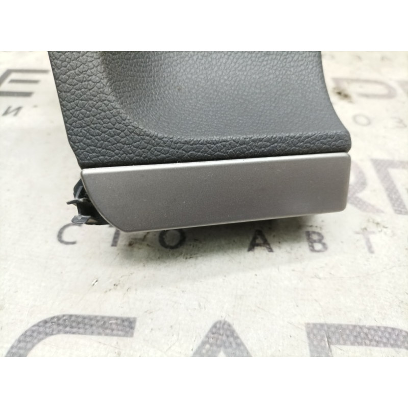 Накладка торпедо нижня (салон) Volkswagen Golf 1K 2.5 1k1858366c