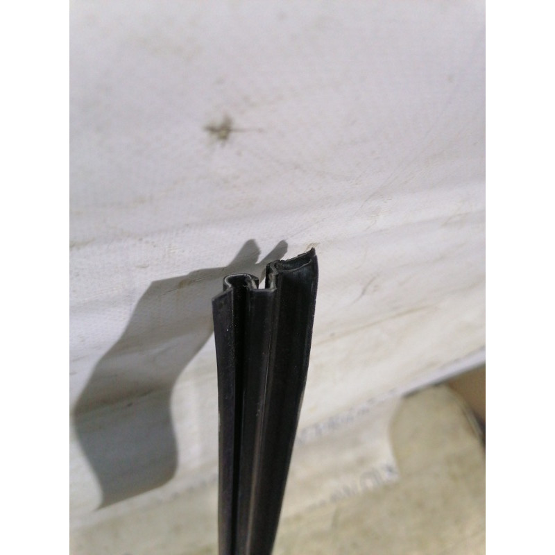 Молдинг стекла внутренний (наружные элементы кузова) Volkswagen Golf 1K 2.5 1k3837472d