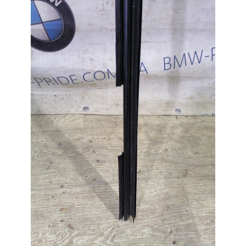 Молдинг стекла внутренний (наружные элементы кузова) Volkswagen Golf 1K 2.5 1k3837472d