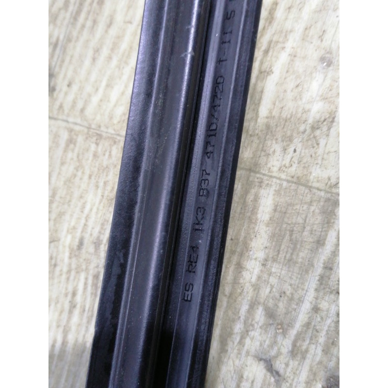 Молдинг стекла внутренний (наружные элементы кузова) Volkswagen Golf 1K 2.5 1k3837472d