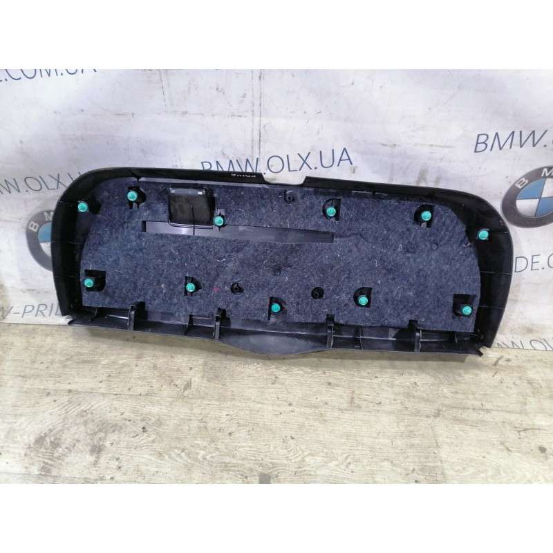 Обшивка крышки багажника (салон) Toyota Prius NHW20 6775047010C0
