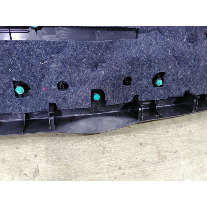 Обшивка крышки багажника (салон) Toyota Prius NHW20 6775047010C0