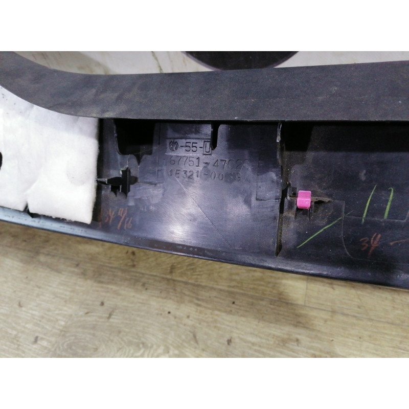 Обшивка крышки багажника (салон) Toyota Prius NHW20 6775147020C0