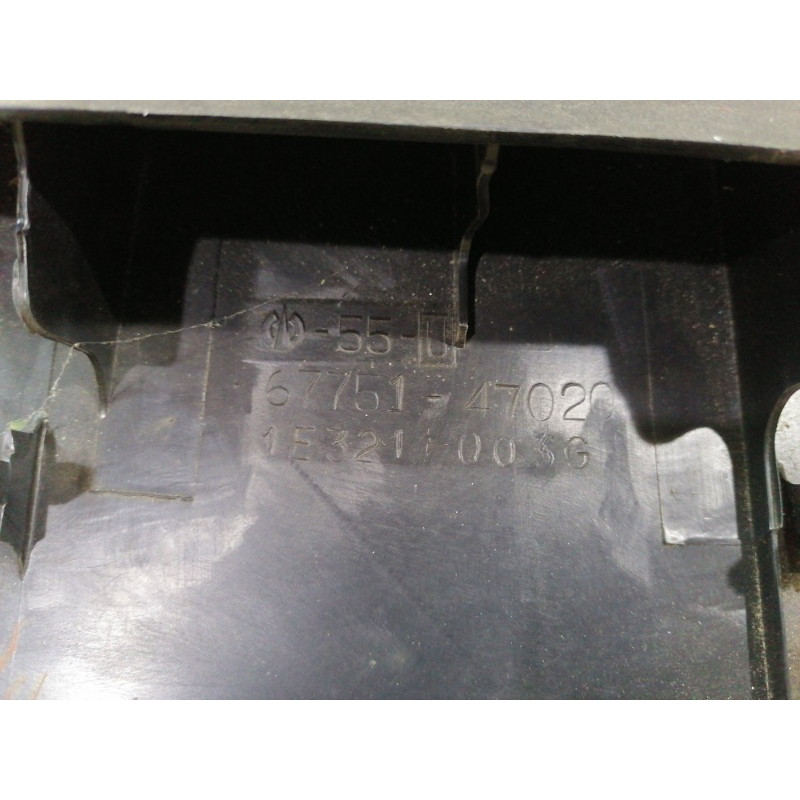 Обшивка крышки багажника (салон) Toyota Prius NHW20 6775147020C0