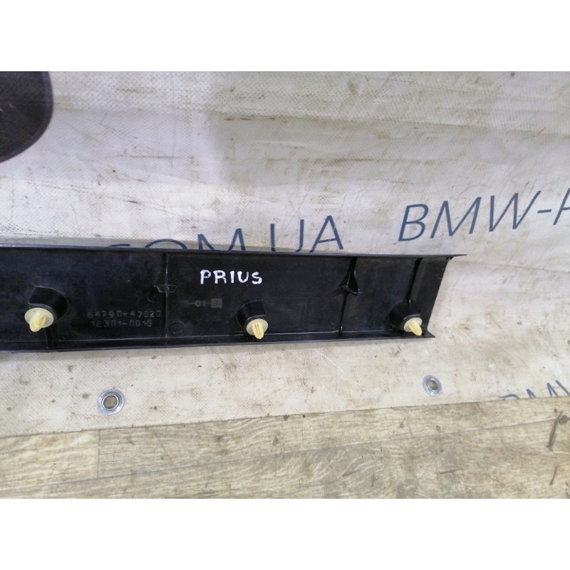 Обшивка крышки багажника (салон) Toyota Prius NHW20 6479047010C0
