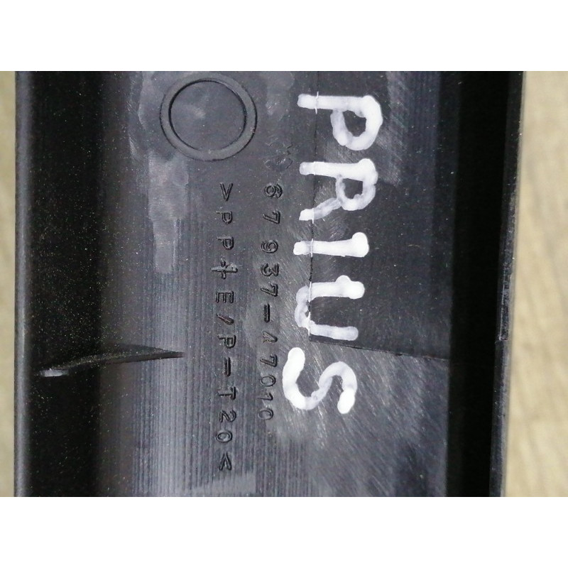 Обшивка крышки багажника (салон) Toyota Prius NHW20 6793747010C0