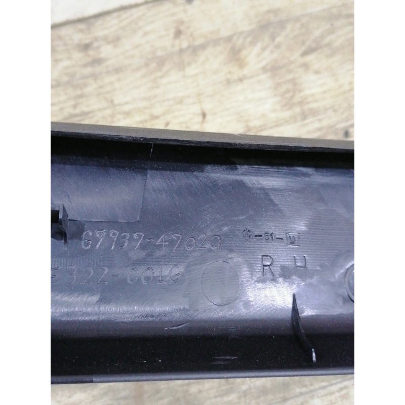 Обшивка крышки багажника (салон) Toyota Prius NHW20 6793747010C0