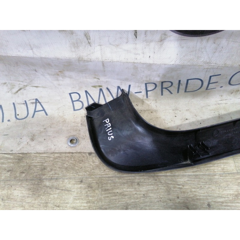 Обшивка крышки багажника (салон) Toyota Prius NHW20 6793847010C0