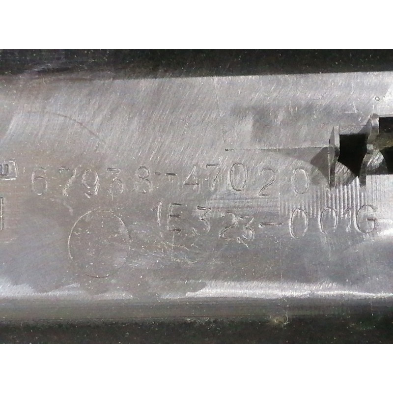 Обшивка крышки багажника (салон) Toyota Prius NHW20 6793847010C0