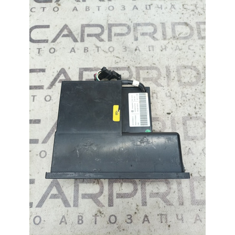 Бардачок з роз'ємом підключення iPod (салон) Volkswagen Golf 1K 2.5 1k0857925b