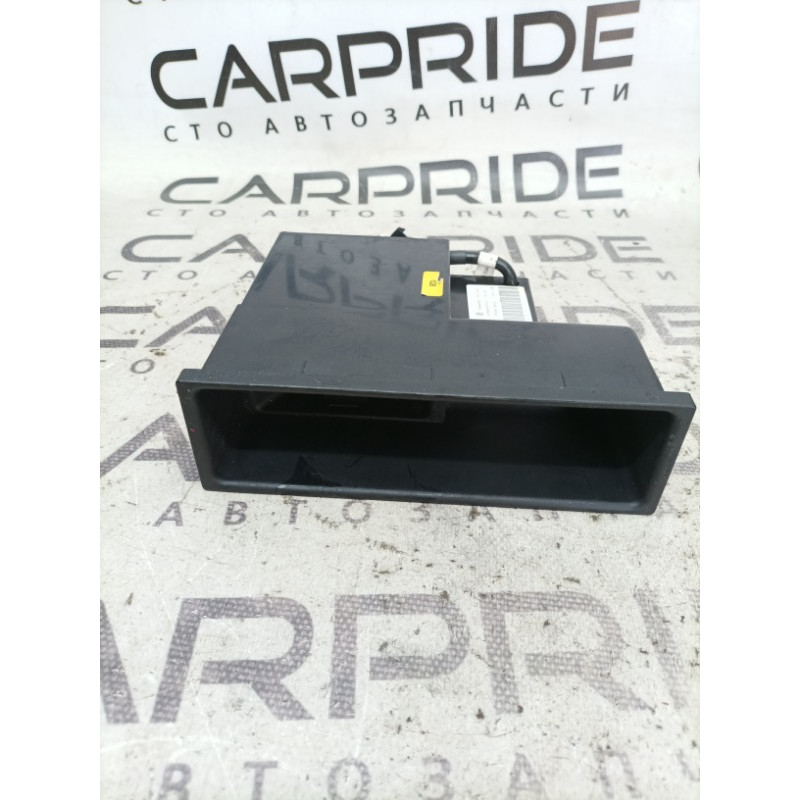 Бардачок з роз'ємом підключення iPod (салон) Volkswagen Golf 1K 2.5 1k0857925b