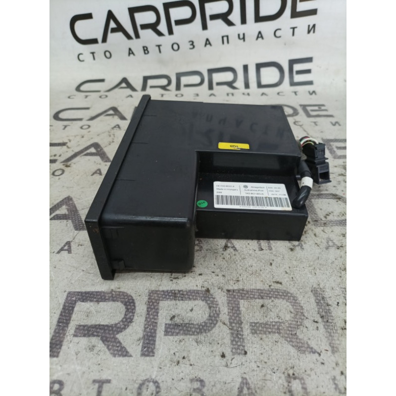 Бардачок з роз'ємом підключення iPod (салон) Volkswagen Golf 1K 2.5 1k0857925b
