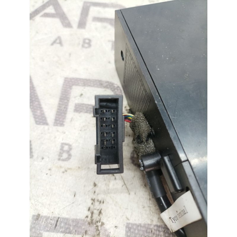 Бардачок з роз'ємом підключення iPod (салон) Volkswagen Golf 1K 2.5 1k0857925b