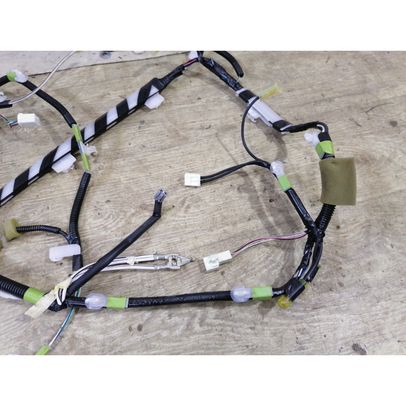 Проводка крышки багажника (электрика) Toyota Prius NHW20 8218547110