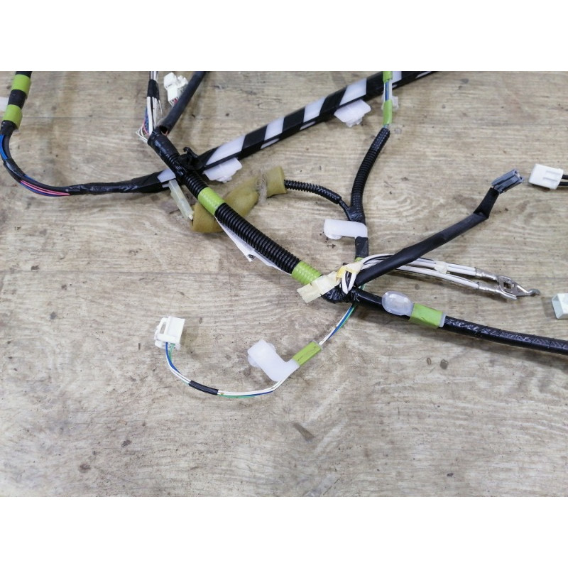 Проводка крышки багажника (электрика) Toyota Prius NHW20 8218547110