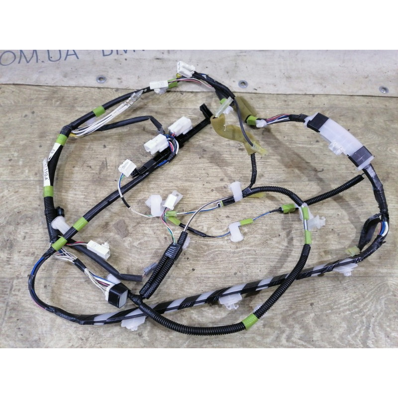 Проводка крышки багажника (электрика) Toyota Prius NHW20 8218547110