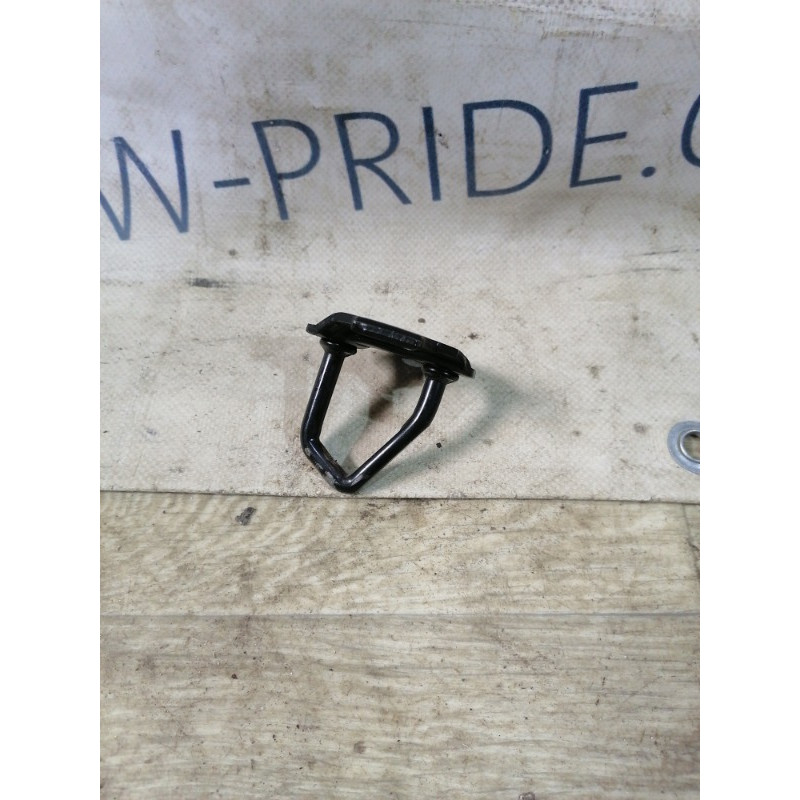 Петля багажника (кузов и элементы) Toyota Prius NHW20