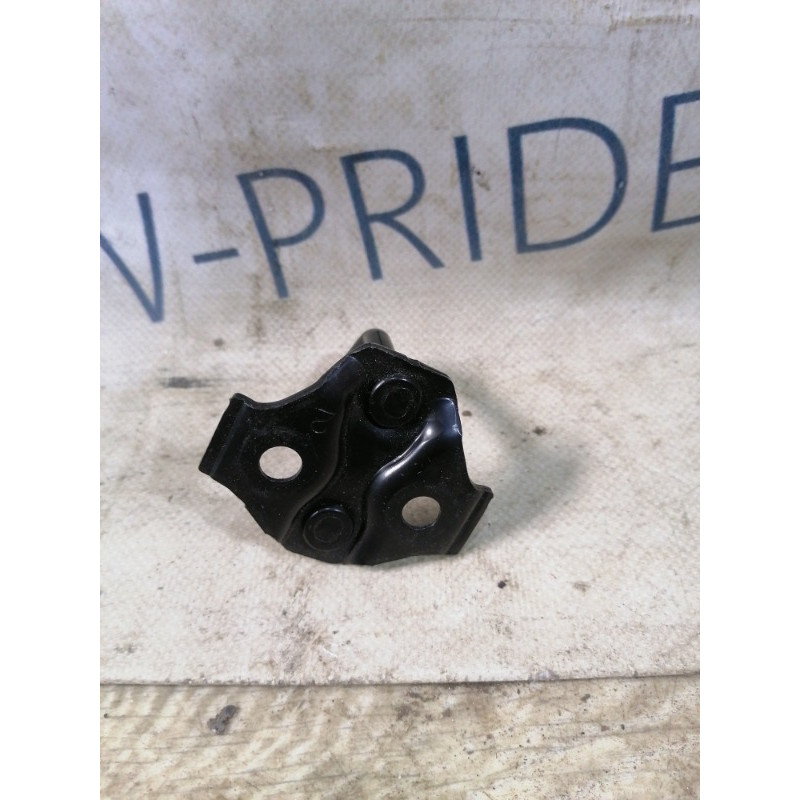 Петля багажника (кузов и элементы) Toyota Prius NHW20