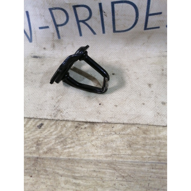 Петля багажника (кузов и элементы) Toyota Prius NHW20