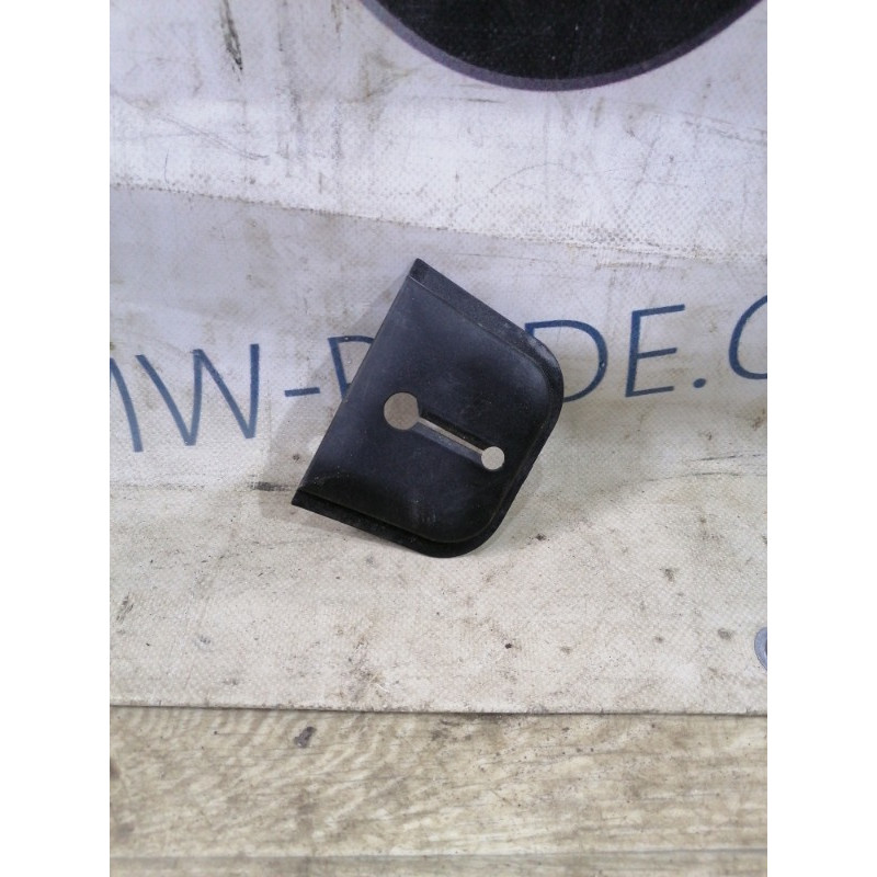 Накладка петли крышки багажника (салон) Toyota Prius NHW20