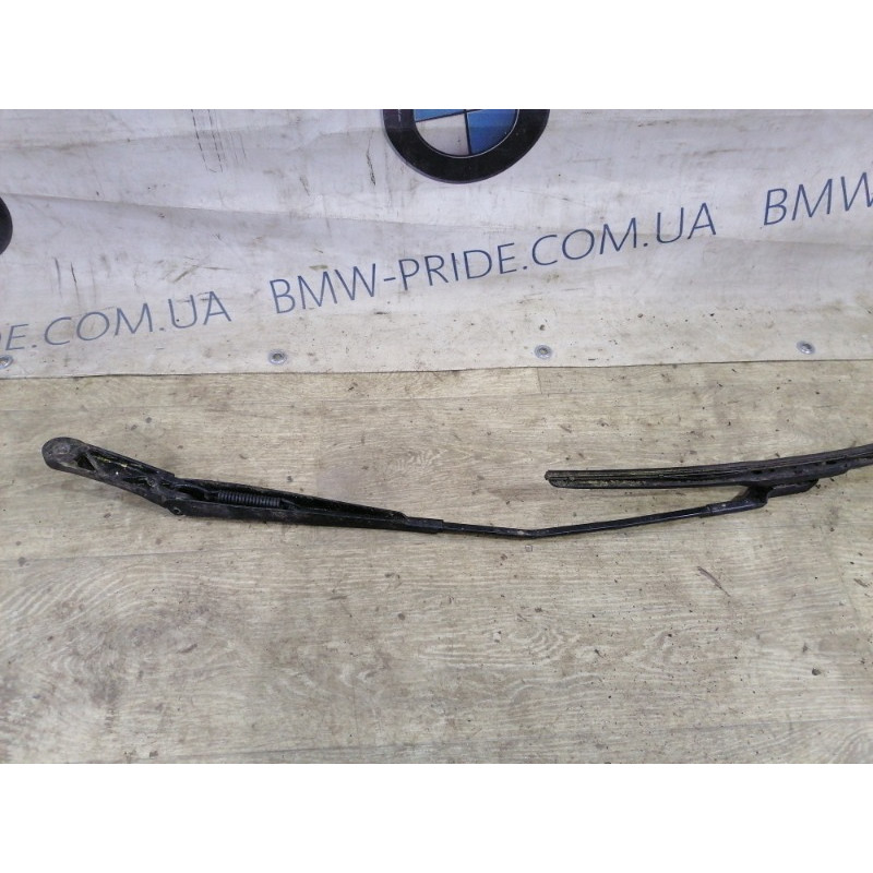 Поводок дворника (кузов и элементы) Volkswagen Golf 1K 2.5 1k5955410b