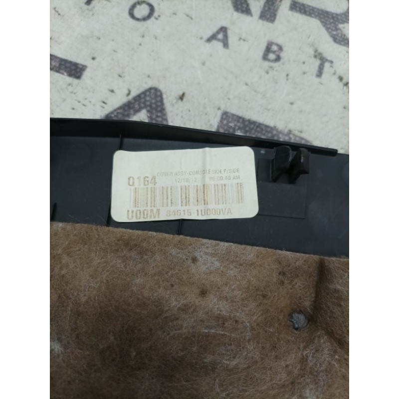Накладка центральной консоли (салон) KIA Sorento UM 2013 2.4 846151u000va