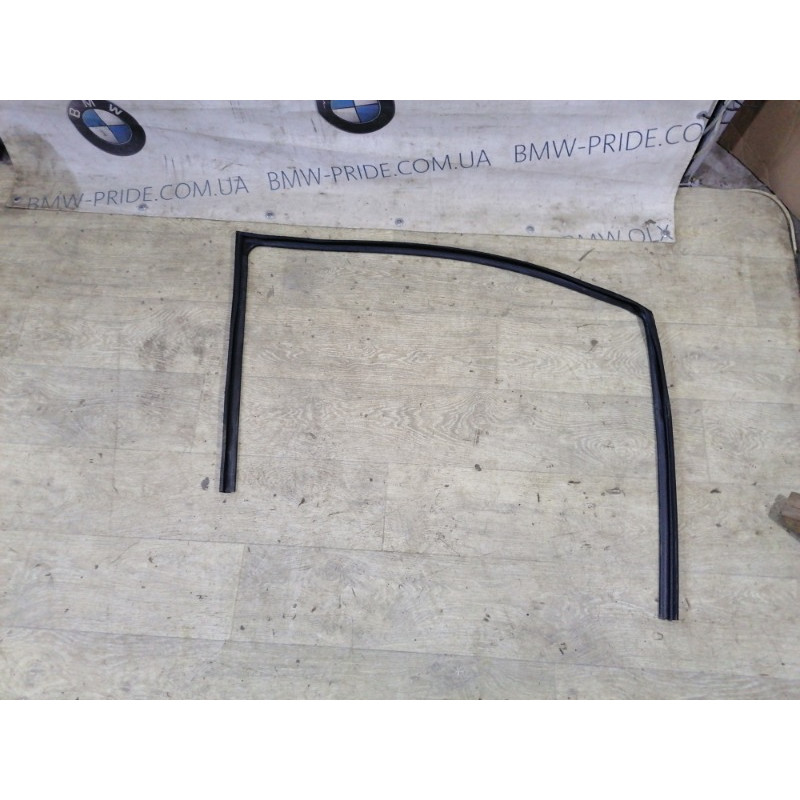 Уплотнитель стекла двери (кузов и элементы) KIA Sorento UM 2013 2.4 825401U000