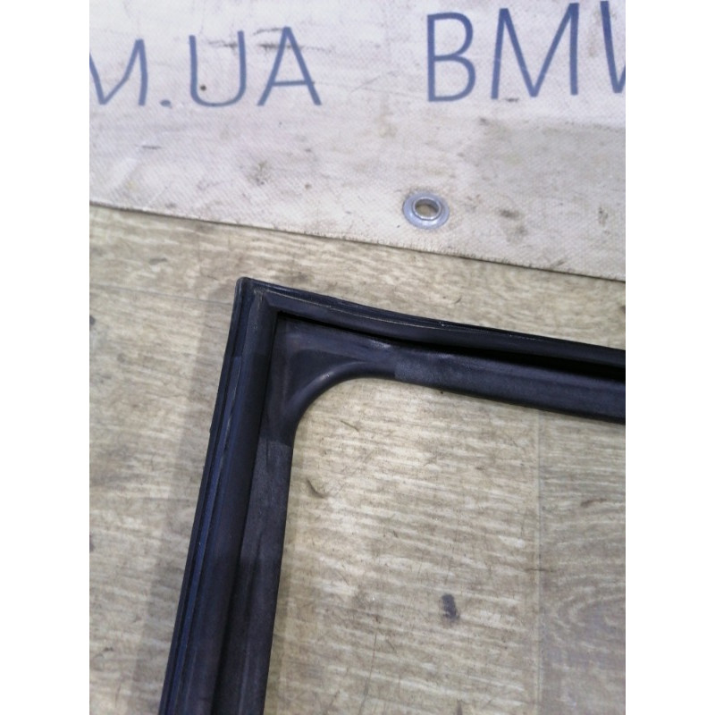 Уплотнитель стекла двери (кузов и элементы) KIA Sorento UM 2013 2.4 825401U000