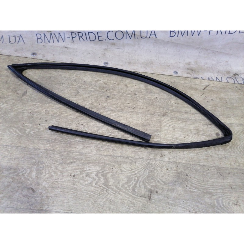 Уплотнитель стекла двери (кузов и элементы) KIA Sorento UM 2013 2.4 825401U000