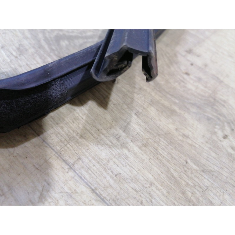 Уплотнитель стекла двери (кузов и элементы) KIA Sorento UM 2013 2.4 825401U000