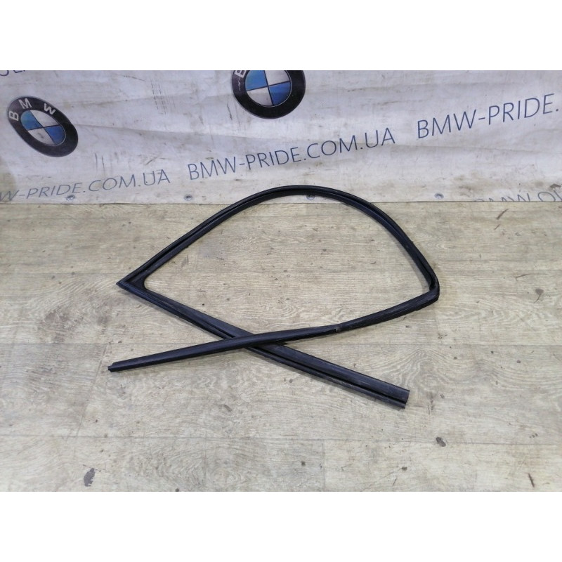 Уплотнитель стекла двери (кузов и элементы) KIA Sorento UM 2013 2.4 825401U000